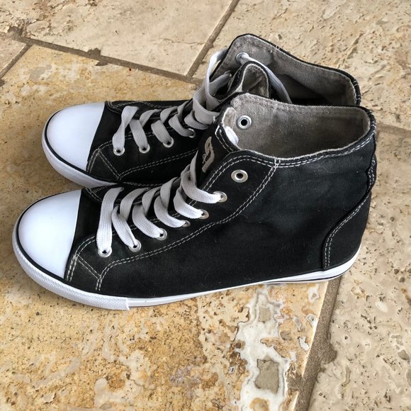 Canvas Sneakers in Womens Size 9 - Picture 4 of 8